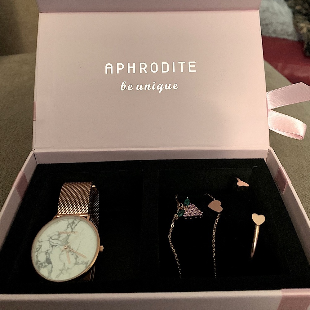 Aphrodite watch and bracelet gift set